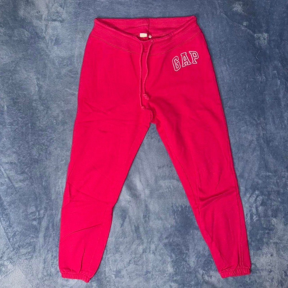 Gap red sweatpants with drawstring waist and elastic cuffs, women size S